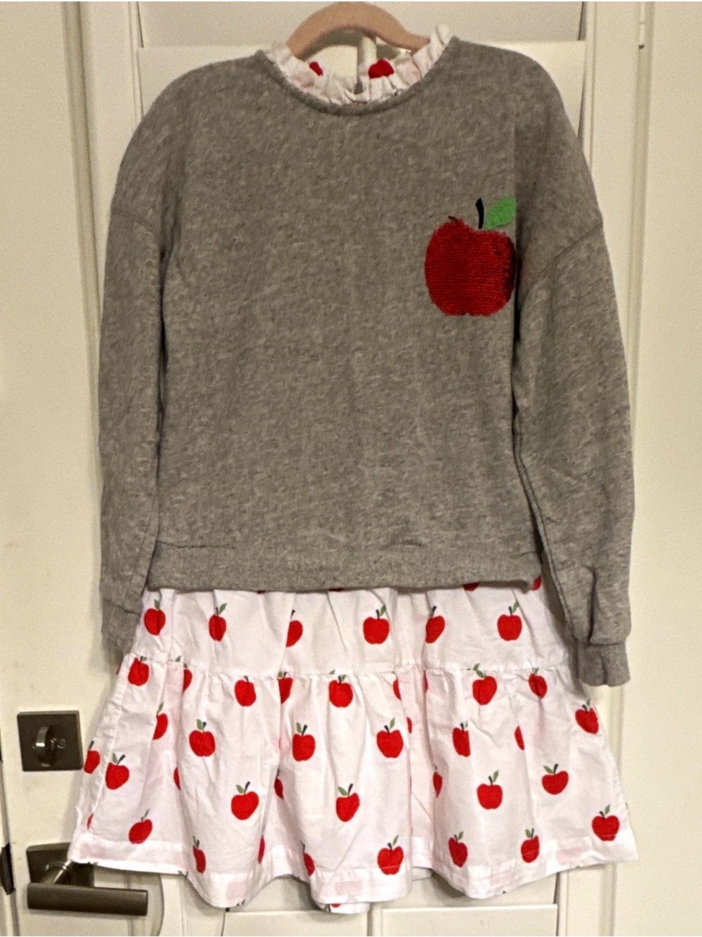 Mini Boden Girls 9-10Y Gray Knit Sweater Dress Long Sleeve Sequin Apple